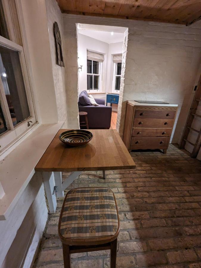 The Lookout: Cosy Compact Cottage Totland  Exterior photo