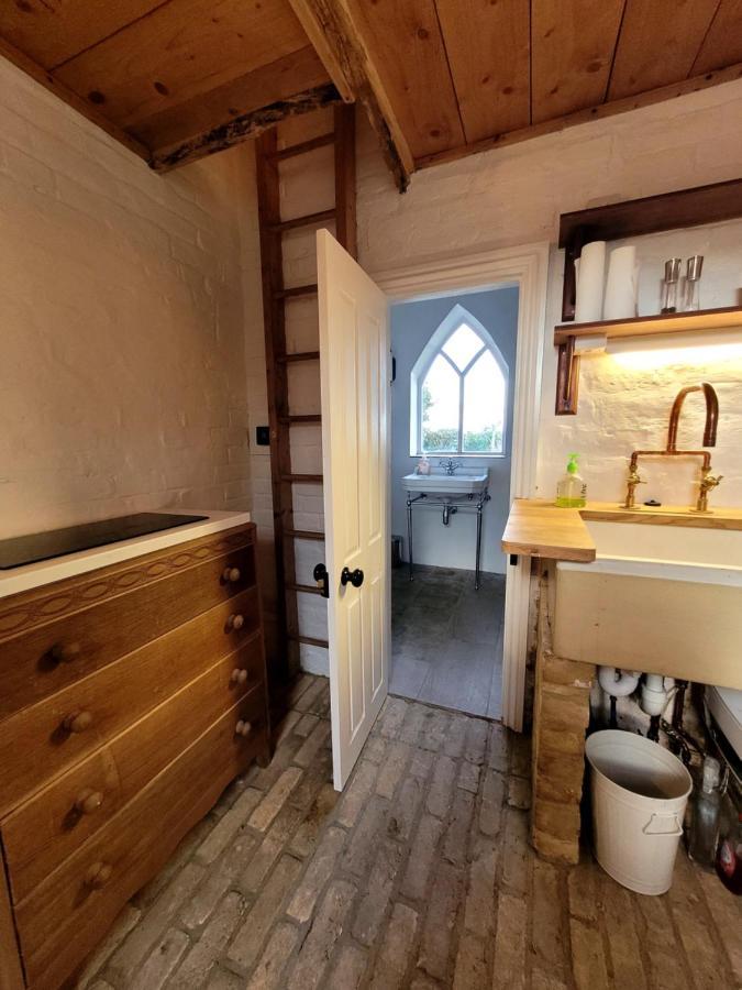 The Lookout: Cosy Compact Cottage Totland  Exterior photo